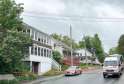 La victime a été retrouvée dans l'immeuble à logement qu'on voit à gauche sur la photo, situé sur la rue Morkill à Sherbrooke