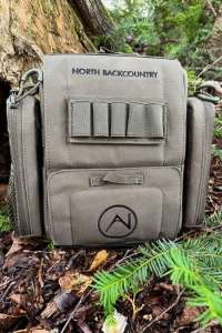 The Bino NBC Chest Bag is designed to comfortably carry your hunting binoculars and rangefinder in complete safety. With its padded structure your equipment will be protected from shock, dust and rain.